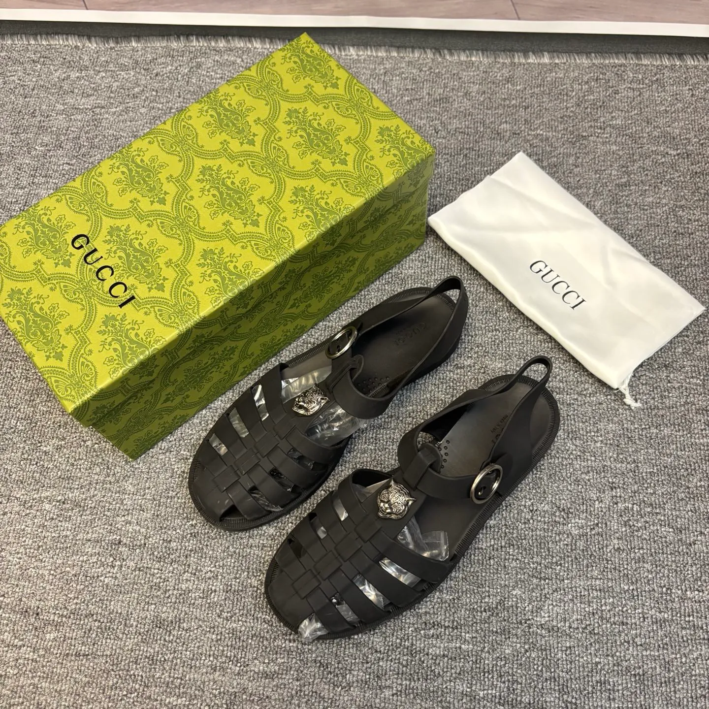 Men's shoes 260💰 [Gucci] Counter quality, top-quality original goods, real photos! Original TPU material, fine workmanship, comfortable; genuine 1:1 replica Size: 36 ~ 46